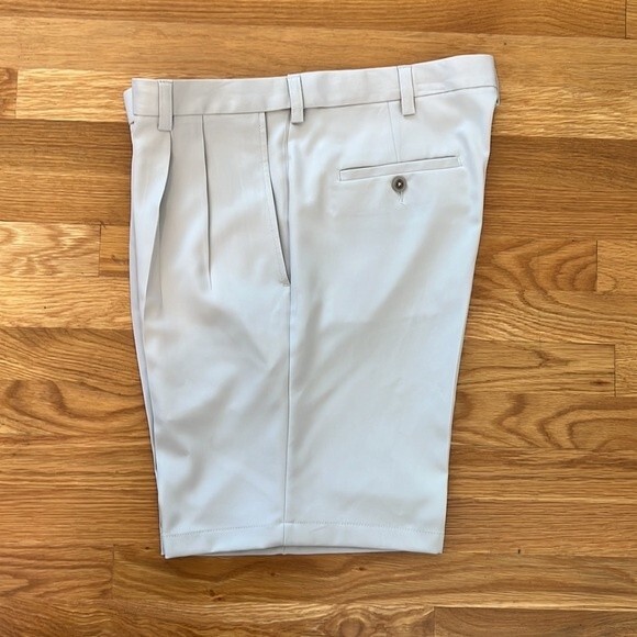 Haggar Men’s Cool 18 Pro Pleated Expandable Shorts - Picture 6 of 9